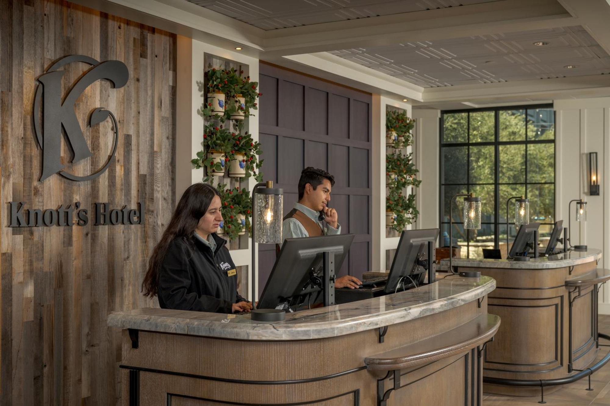 Knott'S Hotel Buena Park Exterior photo